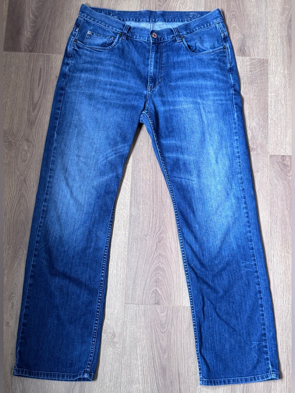 Tommy Bahama Denim Standard Straight Leg Fit Med Wash Blue Jeans Men’s Sz 36x32